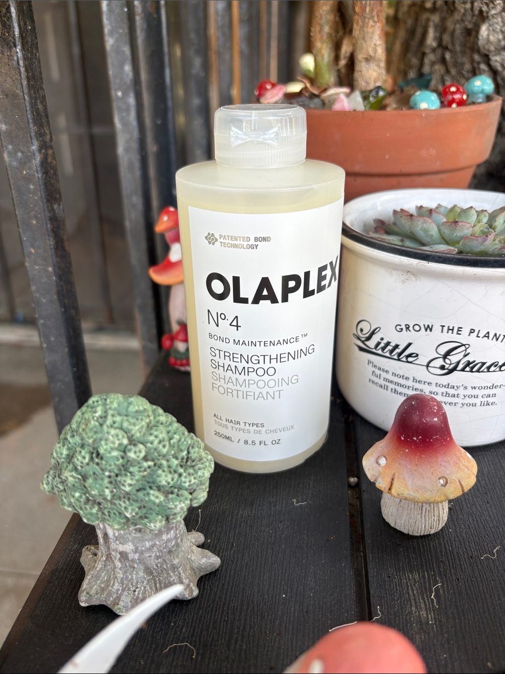 OLAPLEX No.4 Strengthening Shampoo - cream, white, black